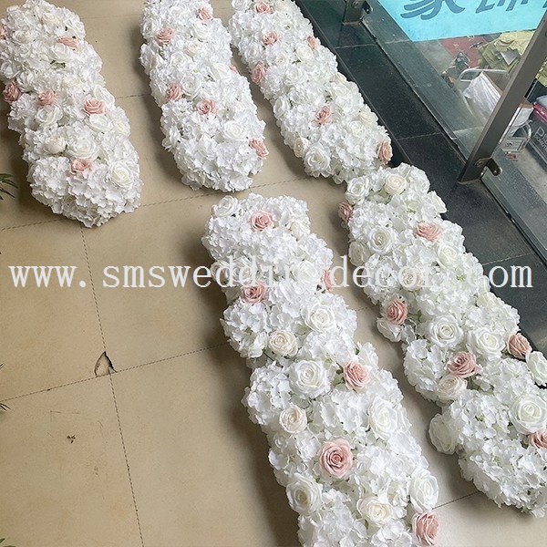 white rose table runner